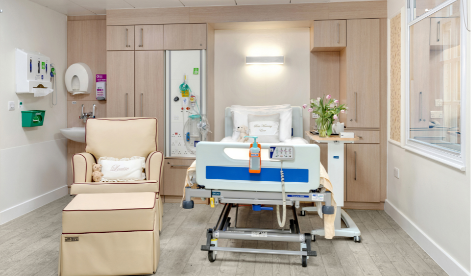Baby Cot Shop Furniture In Deluxe Room Image 3